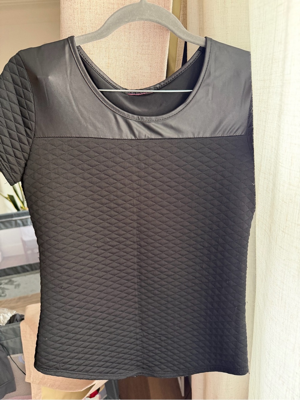 Source Unknown Black Quilted Short-Sleeve Top with Faux-Leather Yoke